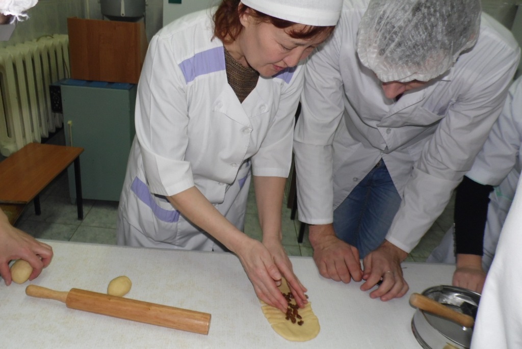 Мастер-класс для студентов колледжа по приготовлению хлебобулочных и пряничных изделий Фото 2