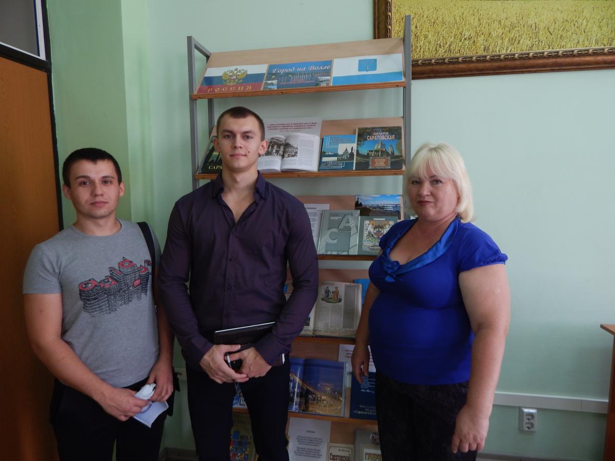 Библиотечно-информационный центр подготовил книжную выставку, посвященную дню городу Саратову Фото 2