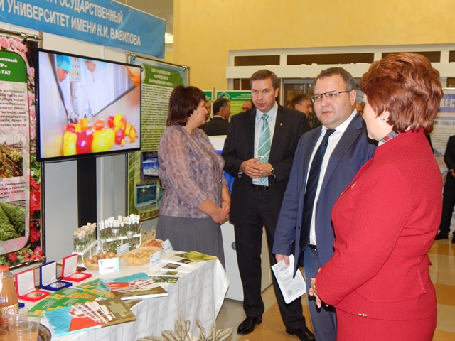 Участие в выставке продукции импортозамещения в реальном секторе экономики Саратовской области Фото 5