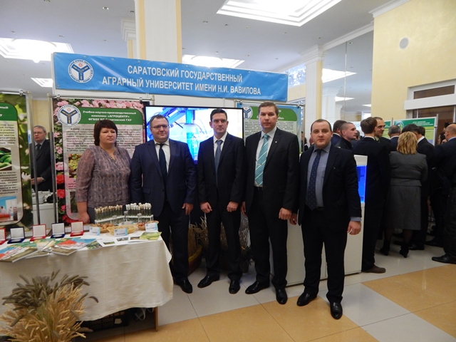 Участие в выставке продукции импортозамещения в реальном секторе экономики Саратовской области Фото 9