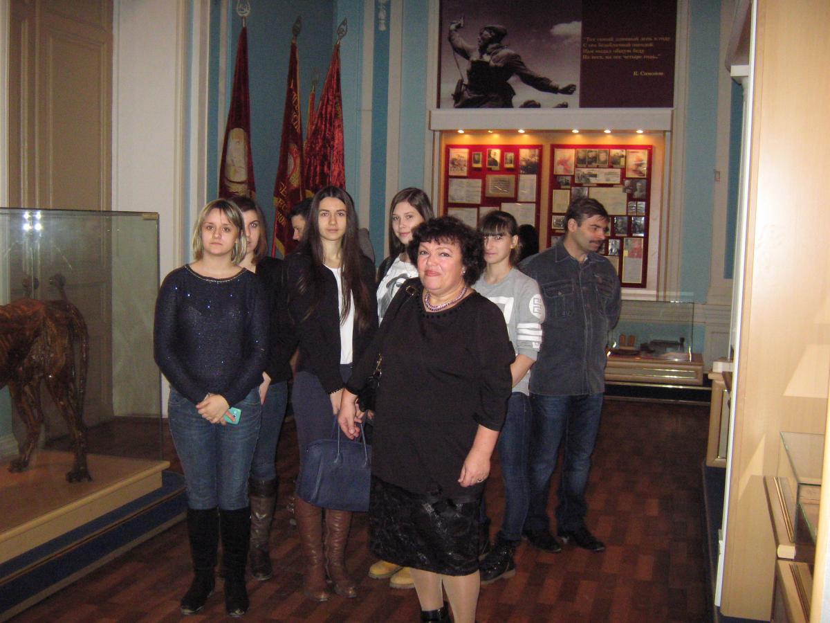 Посещение музея истории учениками экономической школы «Елизавета» МОУ «СОШ № 82» Фото 3