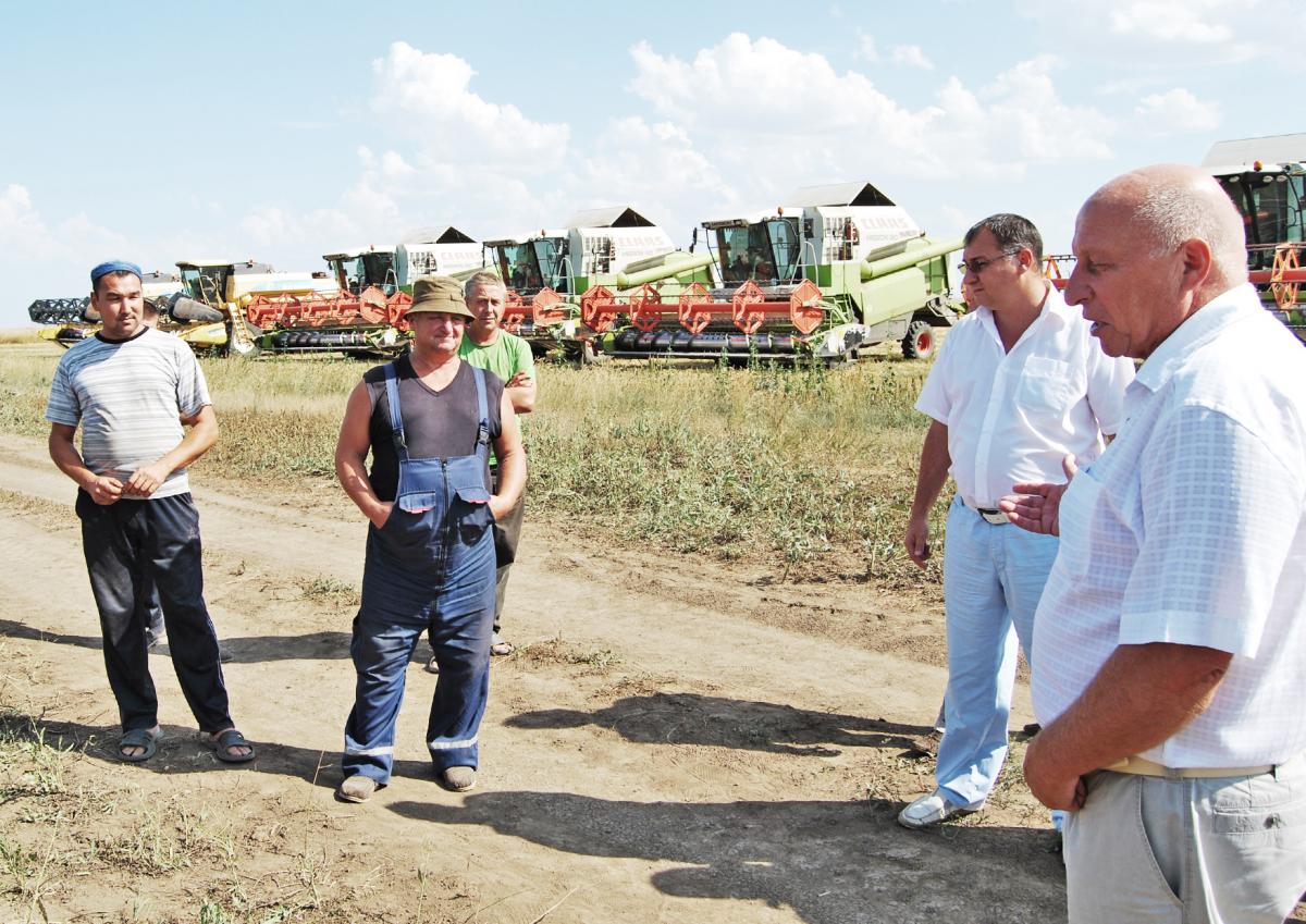 Ректор Саратовского ГАУ вручил благодарственные письма труженикам аграрной отрасли. Фото 1