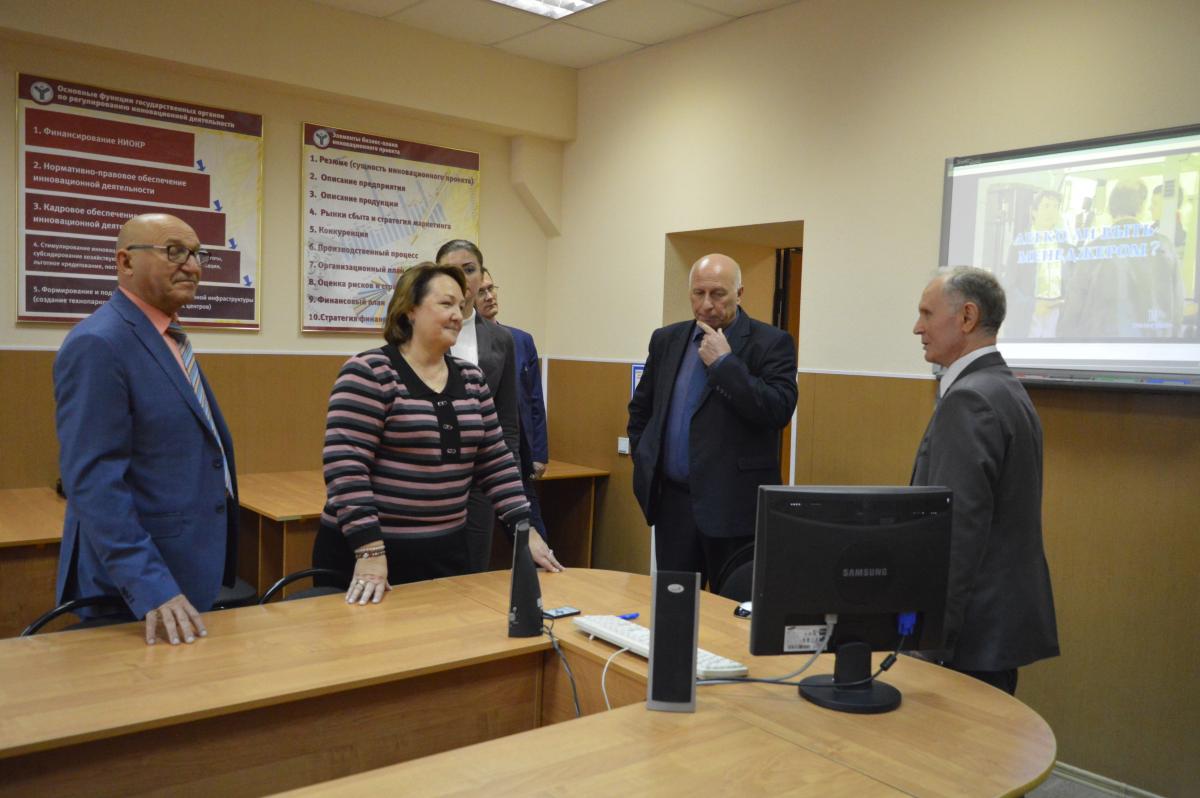 Директор  Департамента научно-технологической политики и образования МСХ РФ посетила СГАУ Фото 1