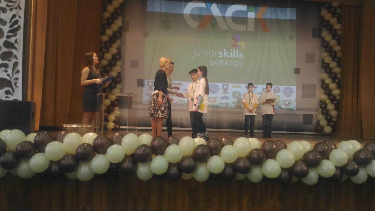 Воспитанники ЦМИТ "Инноватор" Инжинирингового центра заняли призовые 1-е и 2-е места на JuniorSkills Саратов Фото 12