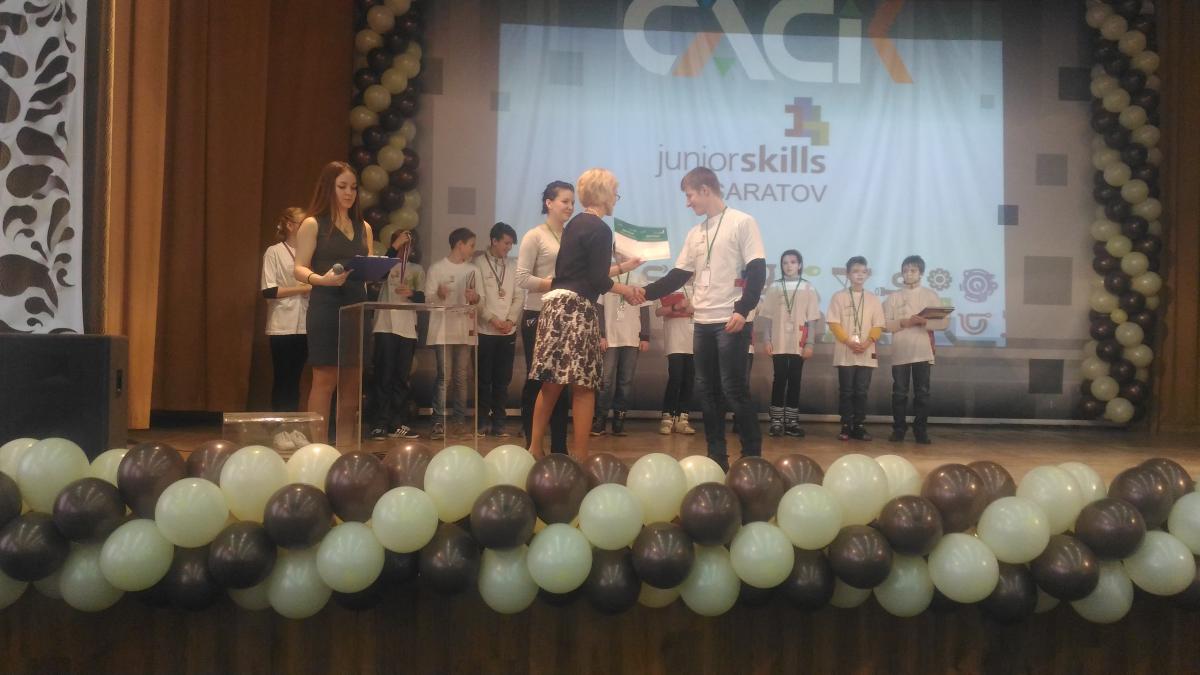 Воспитанники ЦМИТ "Инноватор" Инжинирингового центра заняли призовые 1-е и 2-е места на JuniorSkills Саратов Фото 17