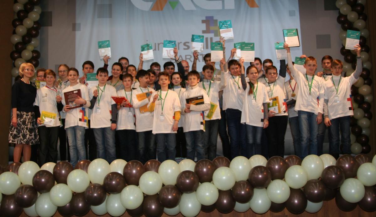 Воспитанники ЦМИТ "Инноватор" Инжинирингового центра заняли призовые 1-е и 2-е места на JuniorSkills Саратов Фото 18