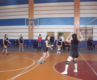 Соревнования по волейболу среди девушек Фото 2