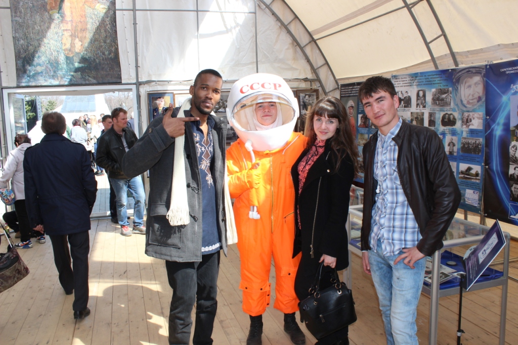Иностранцы на празднике «День космонавтики» Фото 15