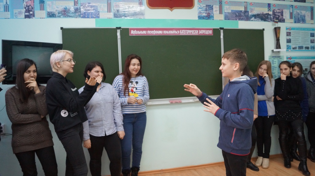 Пугачевские студенты приняли участие в игре-пантомиме «Студенческий переполох» Фото 3