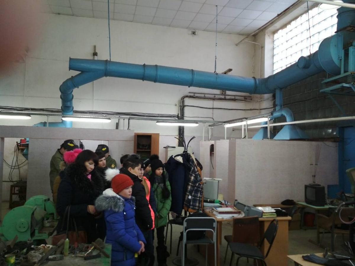 Посещение школьниками Федоровского района лабораторий инжинирингового центра «Агротехника» Фото 1