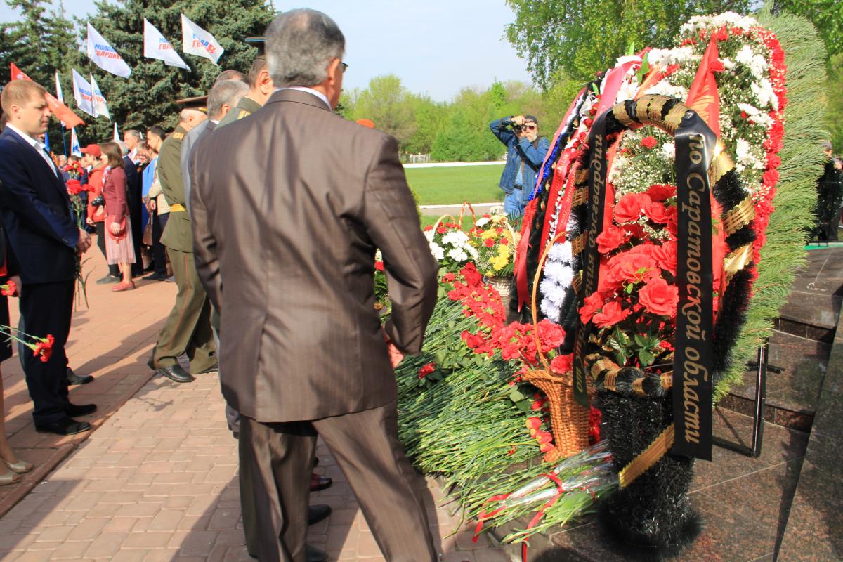 На Воскресенском кладбище г. Саратова почтили память павших воинов Фото 5