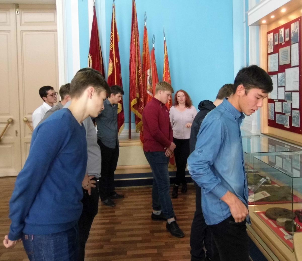 Экскурсия студентов группы Б-АИ-101 в исторический музей Саратовского ГАУ Фото 4