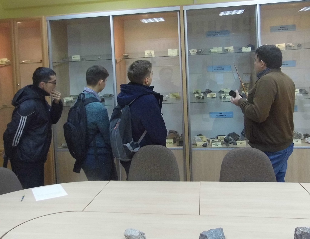 Посещение студентами первого курса почвенно-геологического музея Фото 3