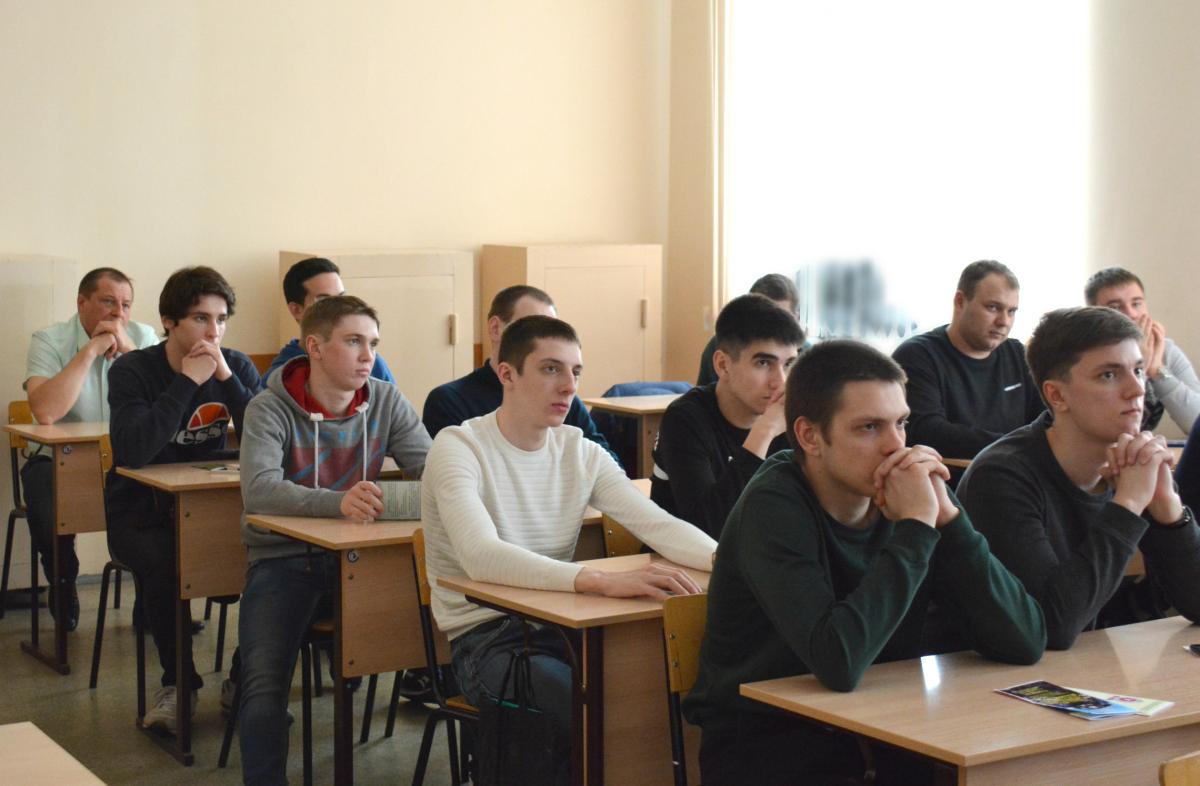Встреча представителей Министерства Обороны РФ с обучающимися колледжа Фото 3