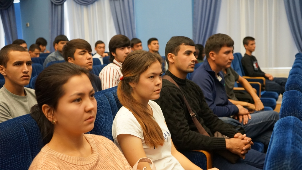 Встреча иностранных студентов с представителями УФМС РФ по Саратовской области Фото 3