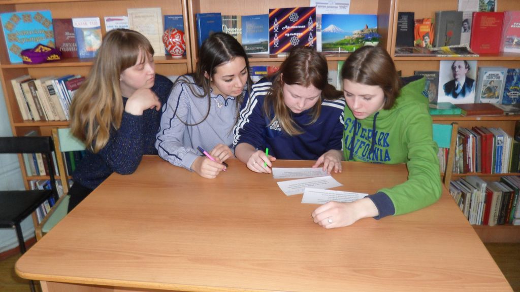Пугачевским студентам рассказали об основах избирательного права Фото 2