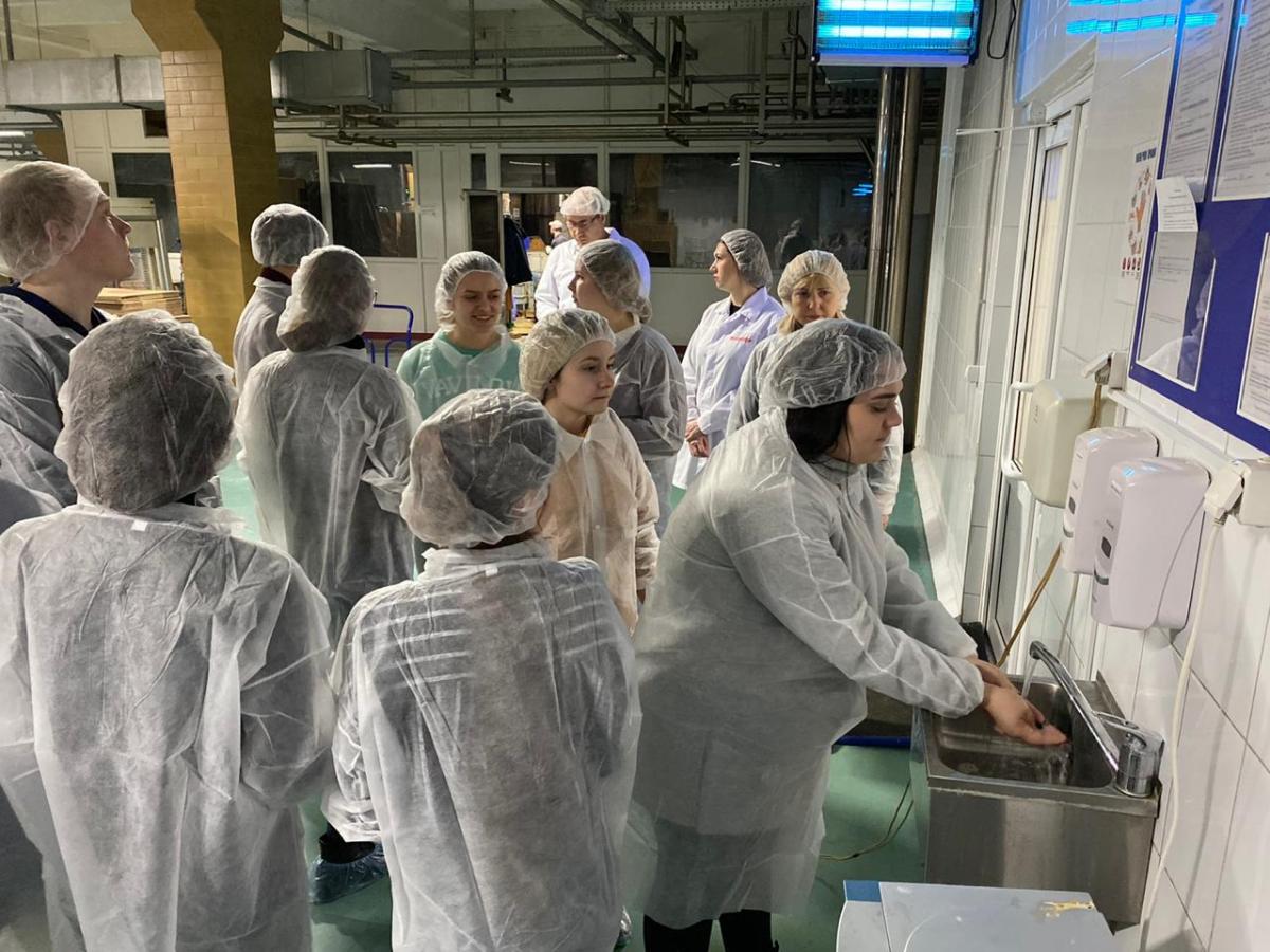 Студенты СГАУ  посетили Саратовский молочный комбинат Фото 2