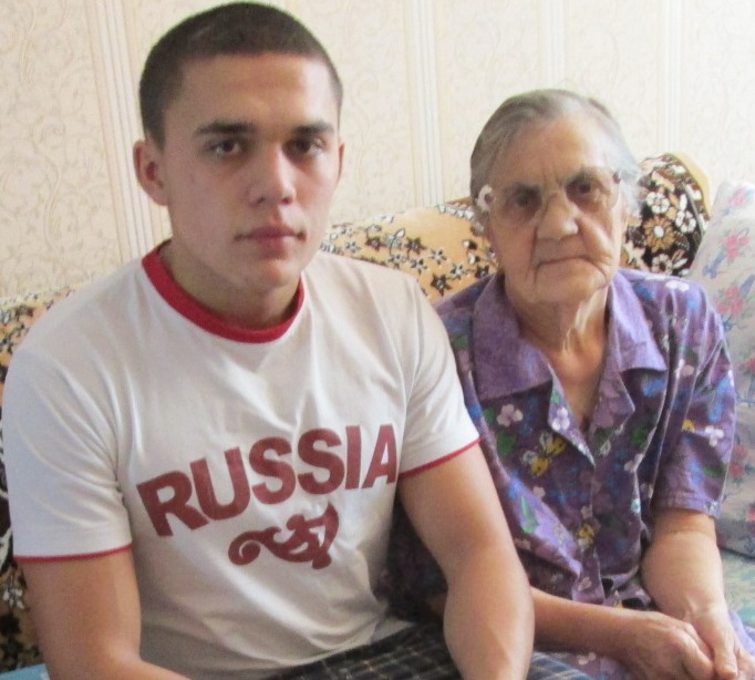Тарлев Андрей Нет в России семьи такой, где б не памятен был свой герой…