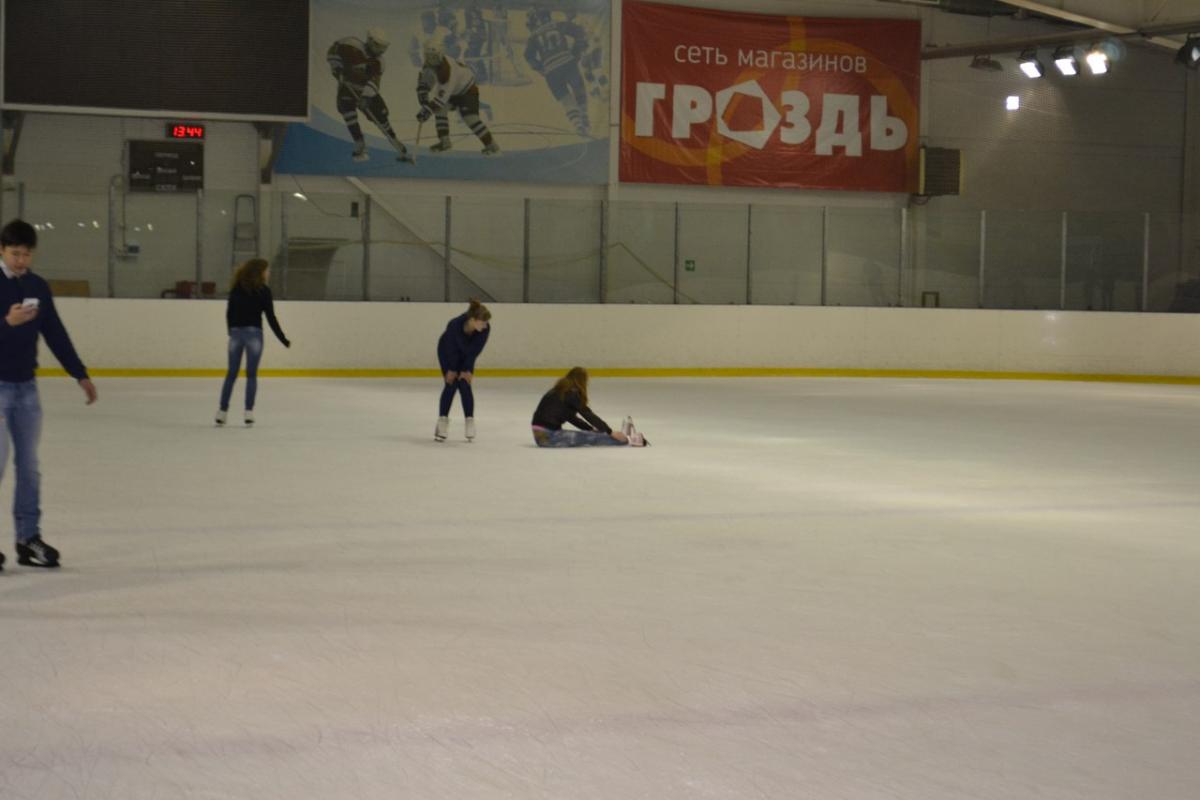 Студенты СГАУ и ФТК покатались на коньках Фото 2