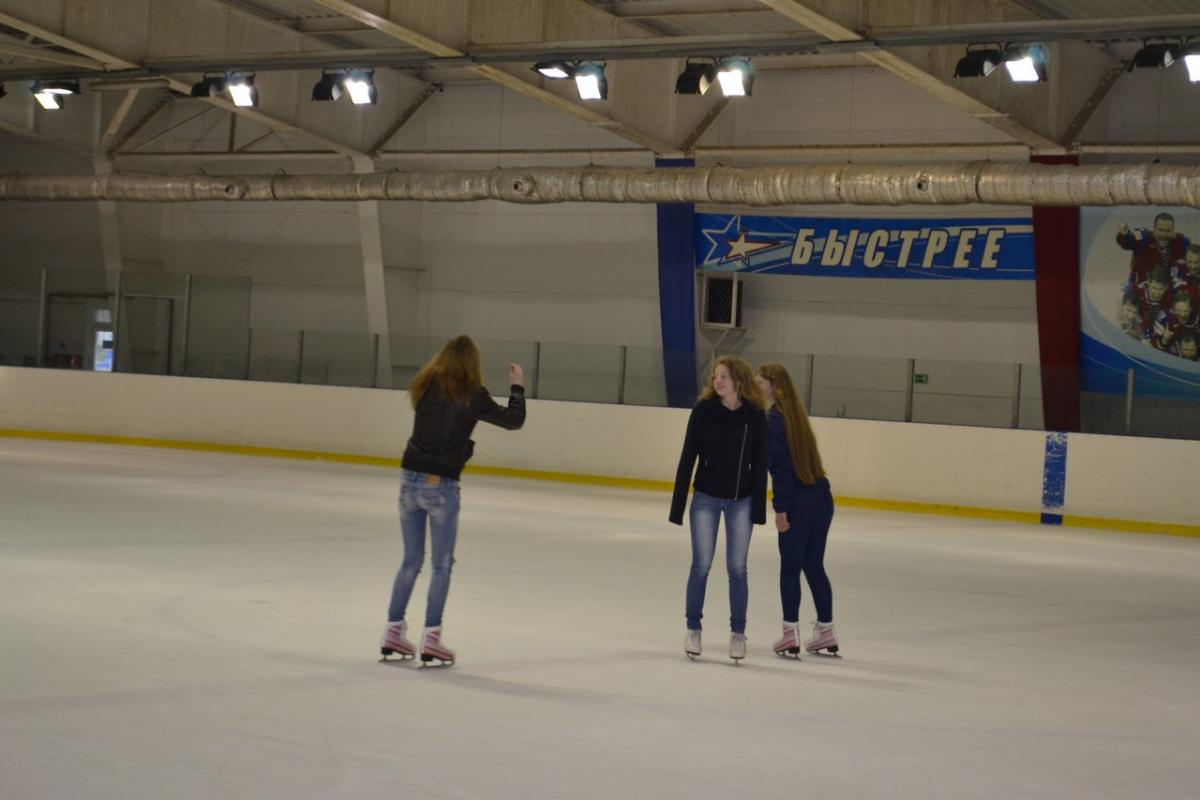 Студенты СГАУ и ФТК покатались на коньках Фото 4