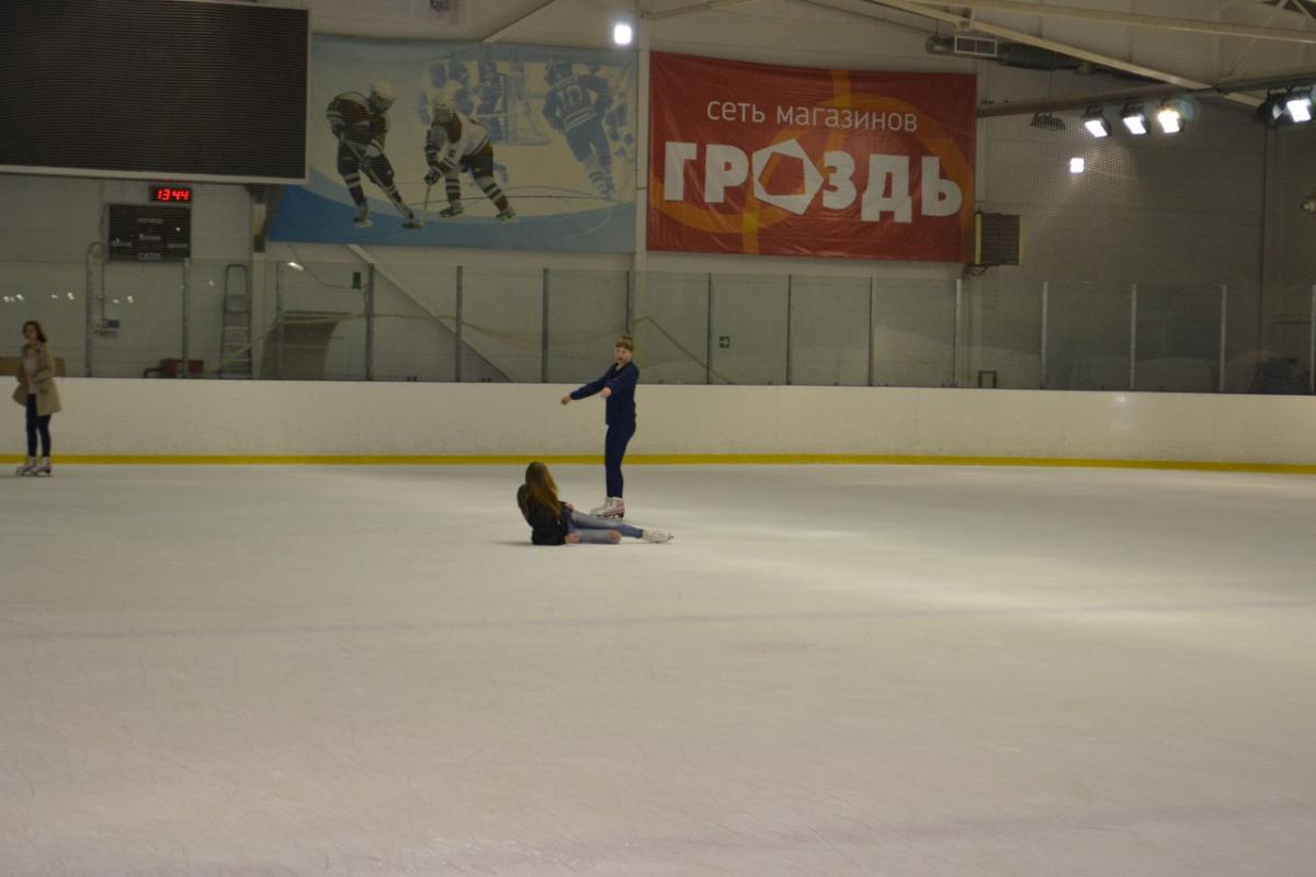 Студенты СГАУ и ФТК покатались на коньках Фото 7