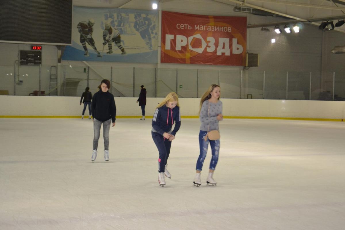 Студенты СГАУ и ФТК покатались на коньках Фото 13