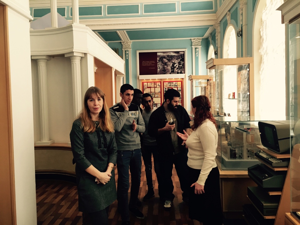 Посещение музея истории СГАУ преподавателями Н.В.Любезновой и И.С.Выходцевой вместе с иностранными студентами Фото 3