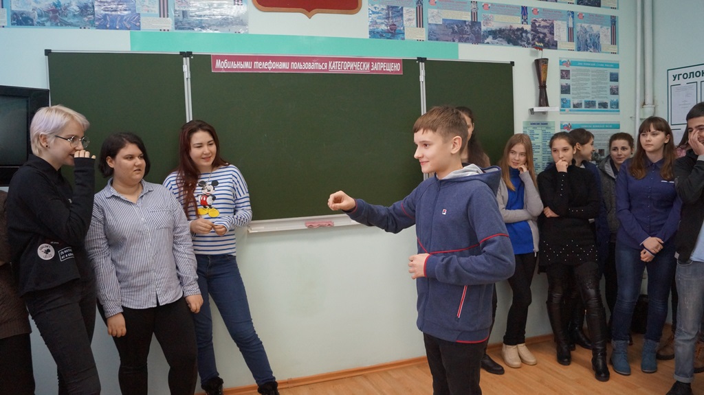 Пугачевские студенты приняли участие в игре-пантомиме «Студенческий переполох» Фото 2