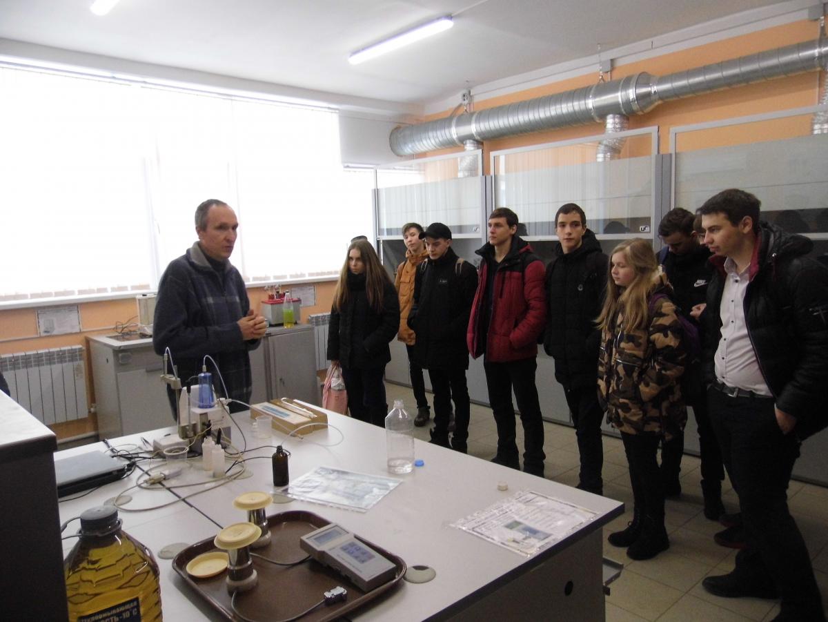Учащиеся МОУ «СОШ №1» г. Саратова посетили лабораторию ТСМ Инжинирингового центра СГАУ Фото 1