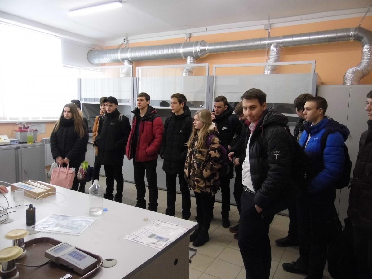 Учащиеся МОУ «СОШ №1» г. Саратова посетили лабораторию ТСМ Инжинирингового центра СГАУ Фото 2