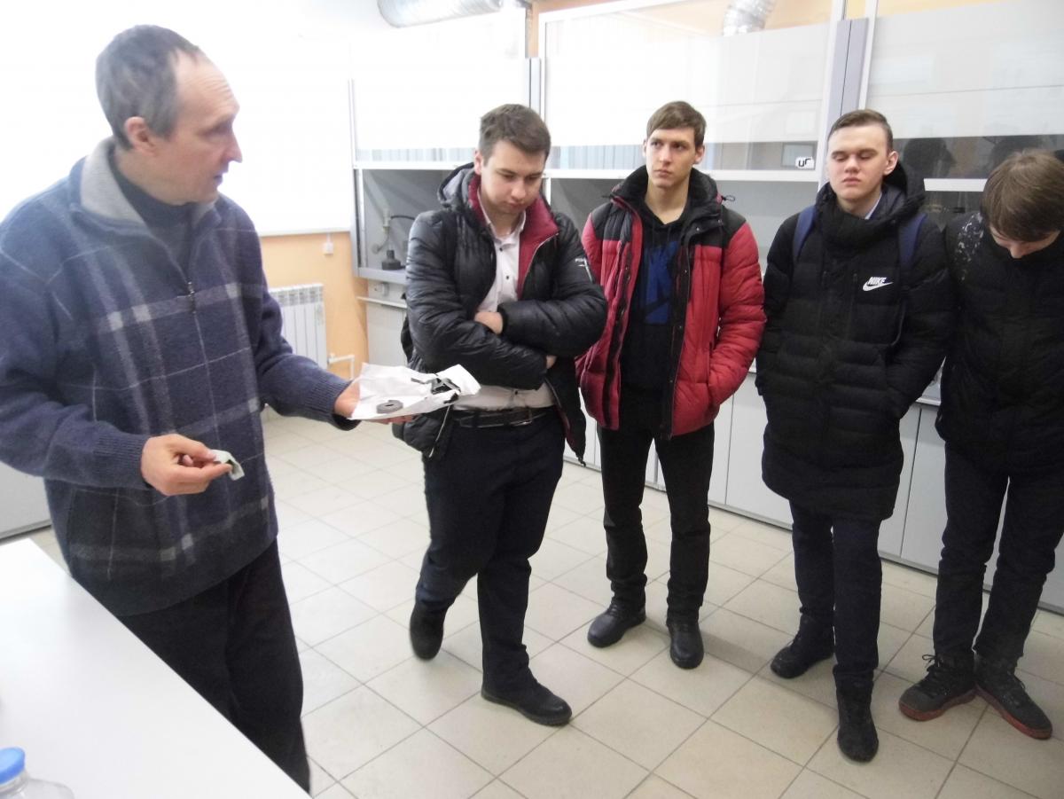 Учащиеся МОУ «СОШ №1» г. Саратова посетили лабораторию ТСМ Инжинирингового центра СГАУ Фото 3