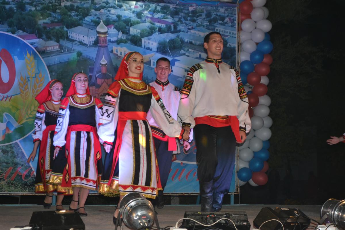 Ансамбль народного танца "Реванш" принял участие в праздновании 90-летия Озинского района Фото 2