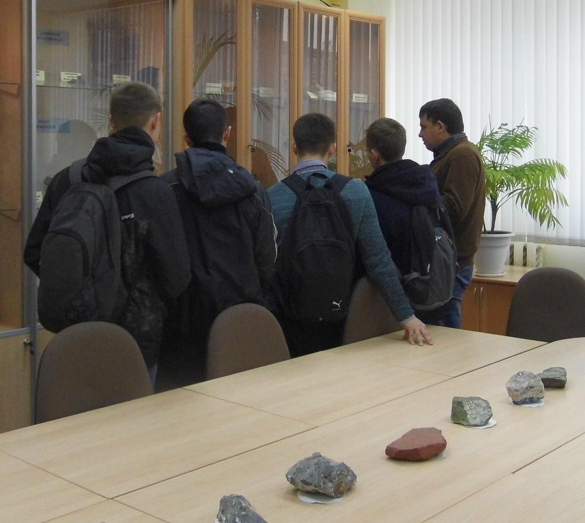 Посещение студентами первого курса почвенно-геологического музея Фото 4