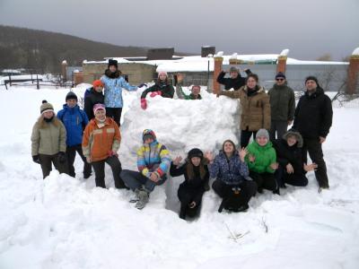 Мы построили снежную хижину