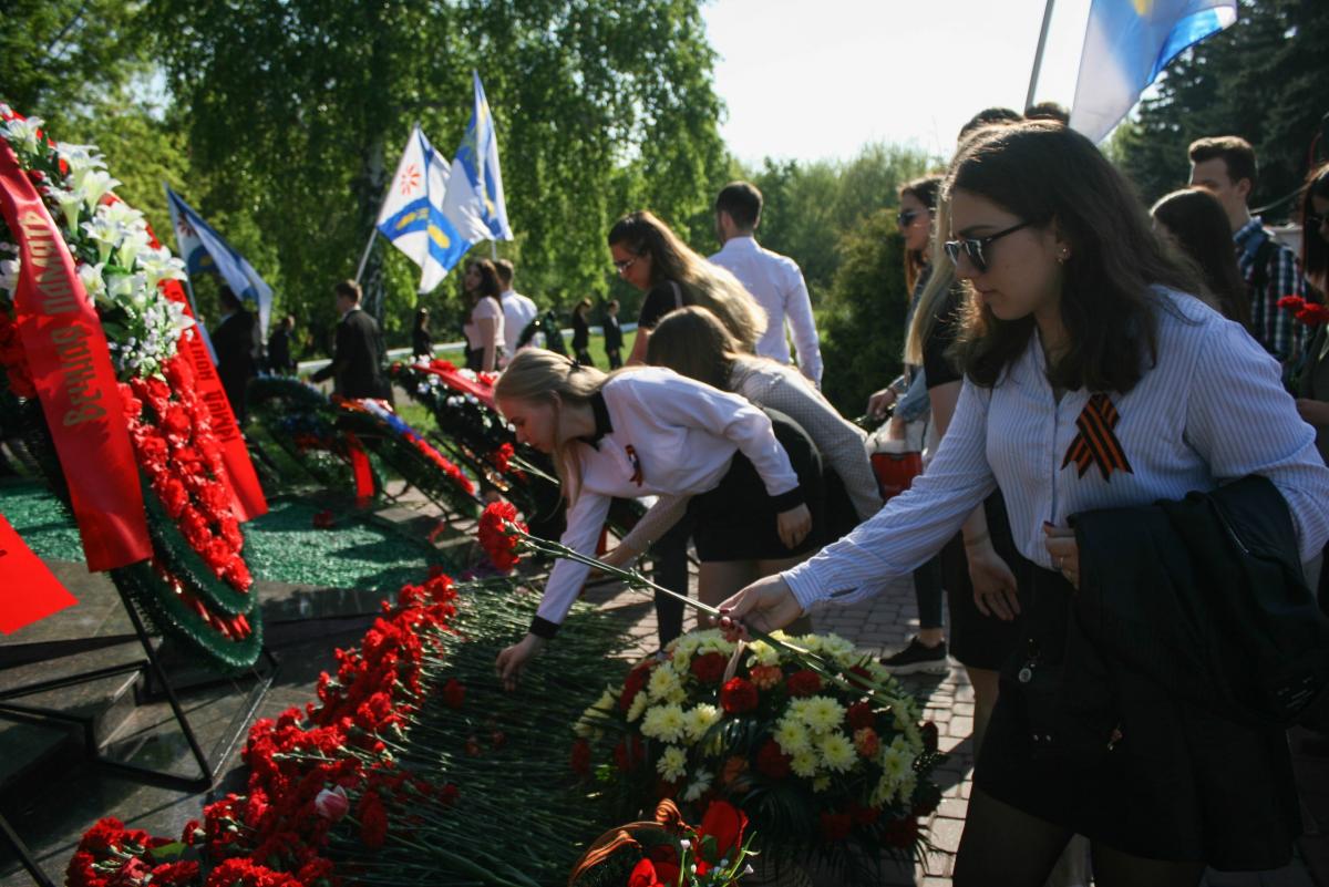 СГАУ принял участие в церемонии на Воскресенском кладбище