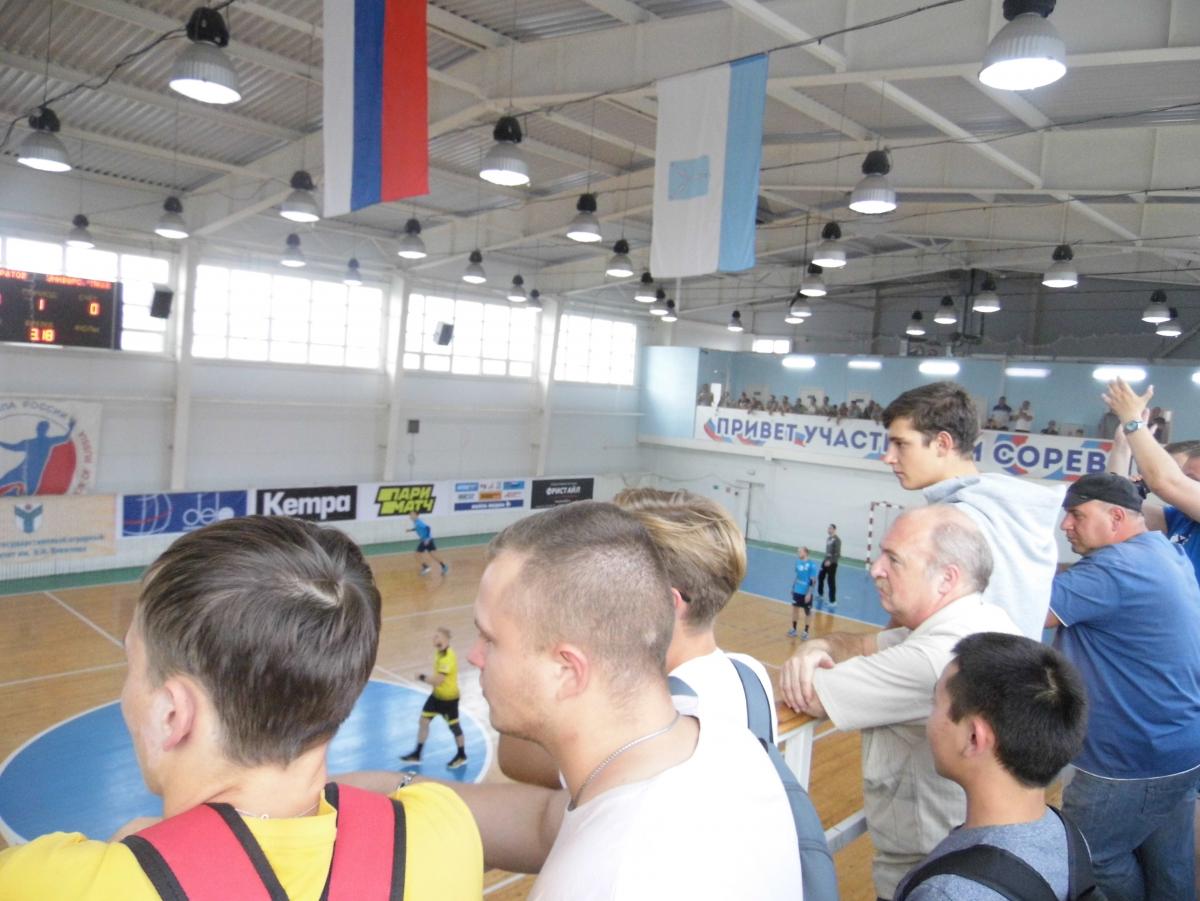 Посещение чемпионата России по гандболу студентами курируемых групп Фото 4