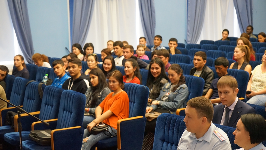 Встреча иностранных студентов с представителями УФМС РФ по Саратовской области Фото 3