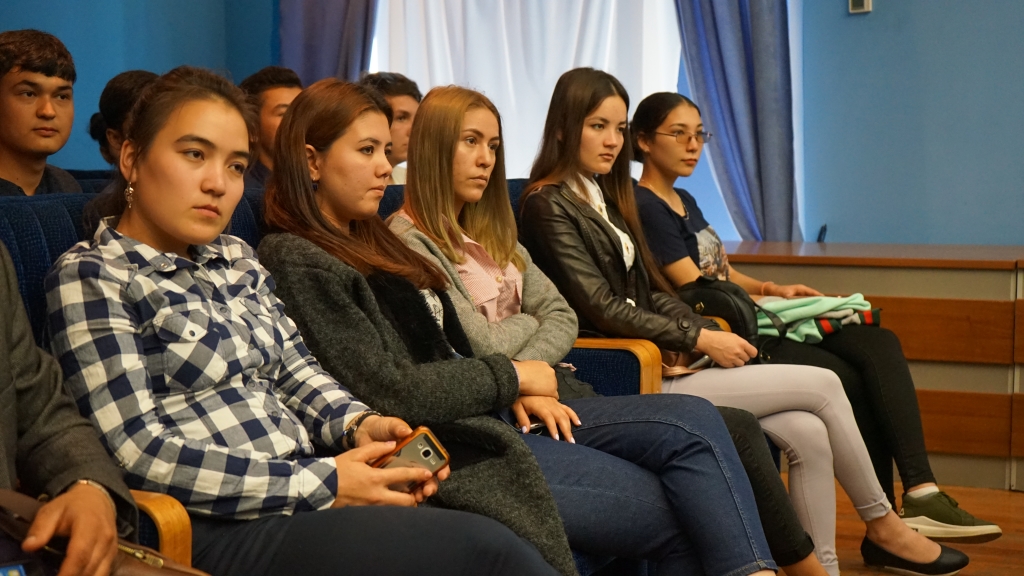Встреча иностранных студентов с представителями УФМС РФ по Саратовской области Фото 8