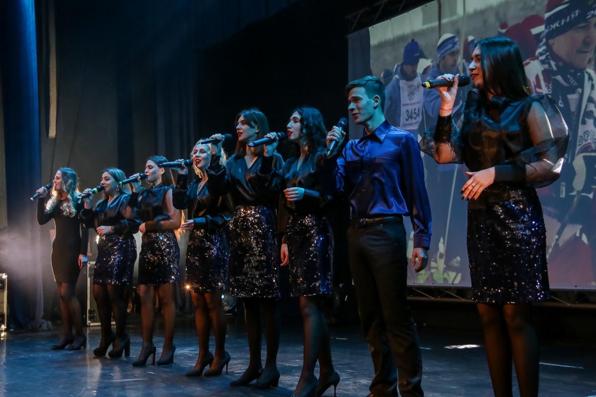 В Саратовском ГАУ прошел новогодний концерт для сотрудников и студентов университета Фото 9