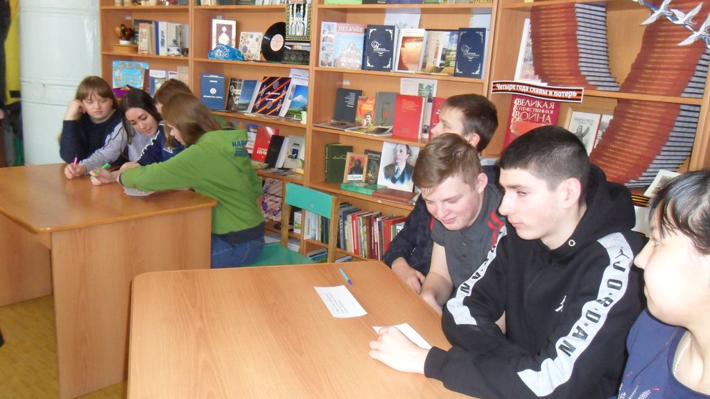 Пугачевским студентам рассказали об основах избирательного права. Фото 4