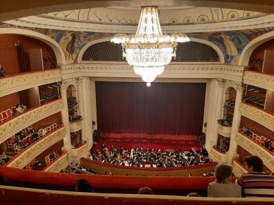 Посещение Театра оперы и балета слушателями подготовительного отделения ИМС. Фото 1