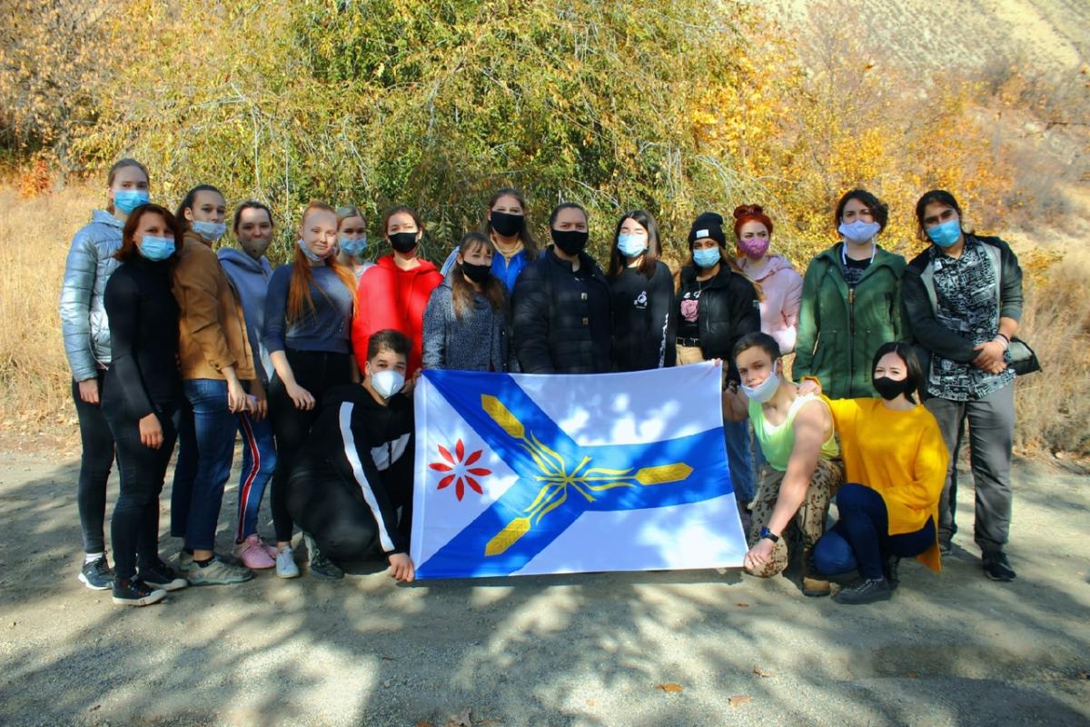 Студенты СГАУ провели субботник на Кумысной поляне Фото 1