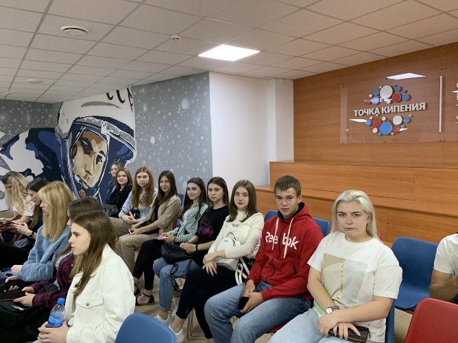 Участие в форсайт-сессии «Основные направления развития молодежной политики в Саратовской области к 2030 году» Фото 1