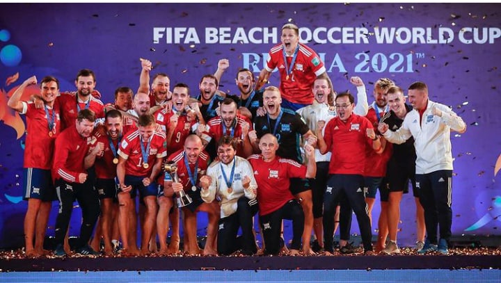 Российская сборная - чемпион мира по пляжному футболу 2021. Фото 1
