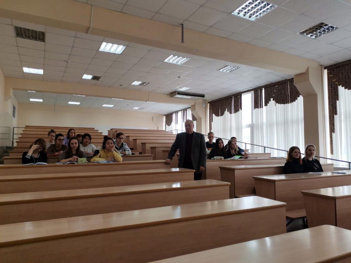 Студенты прослушали лекцию о специальной военной операции Фото 4