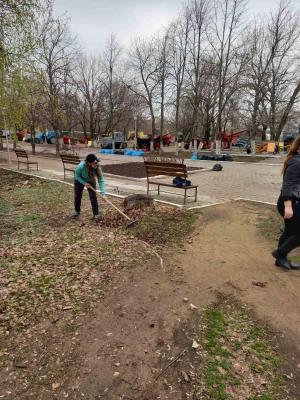 Студенты ФВМПиБ поддержали инициативу Михаила Исаева и приняли участие в уборке территории Парка Победы.