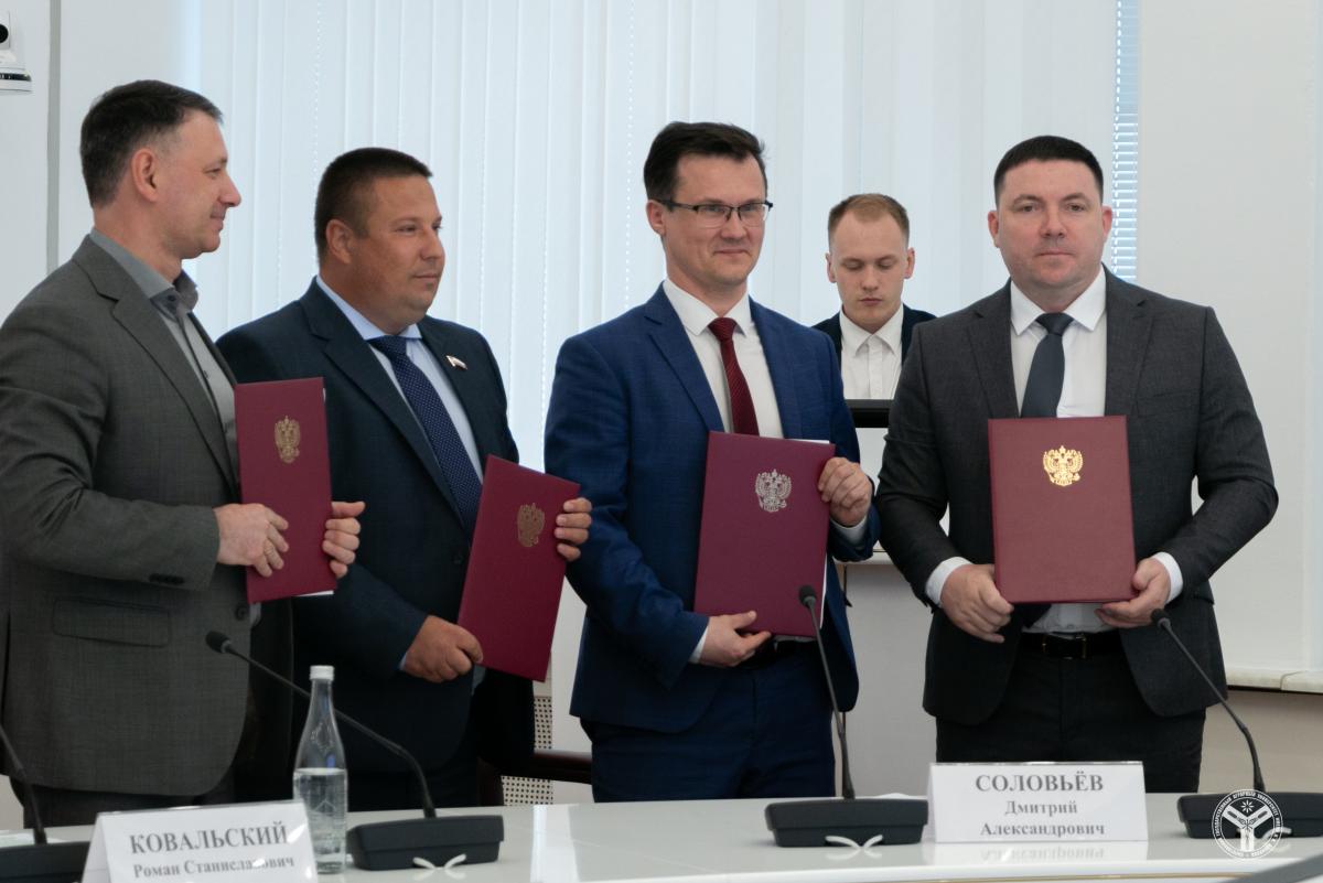 СГАУ и Правительство области подписали соглашение о партнерстве. Фото 8