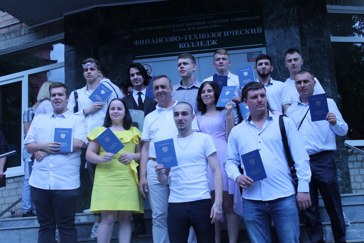 Выпускникам ФТК СГАУ торжественно вручили дипломы Фото 12