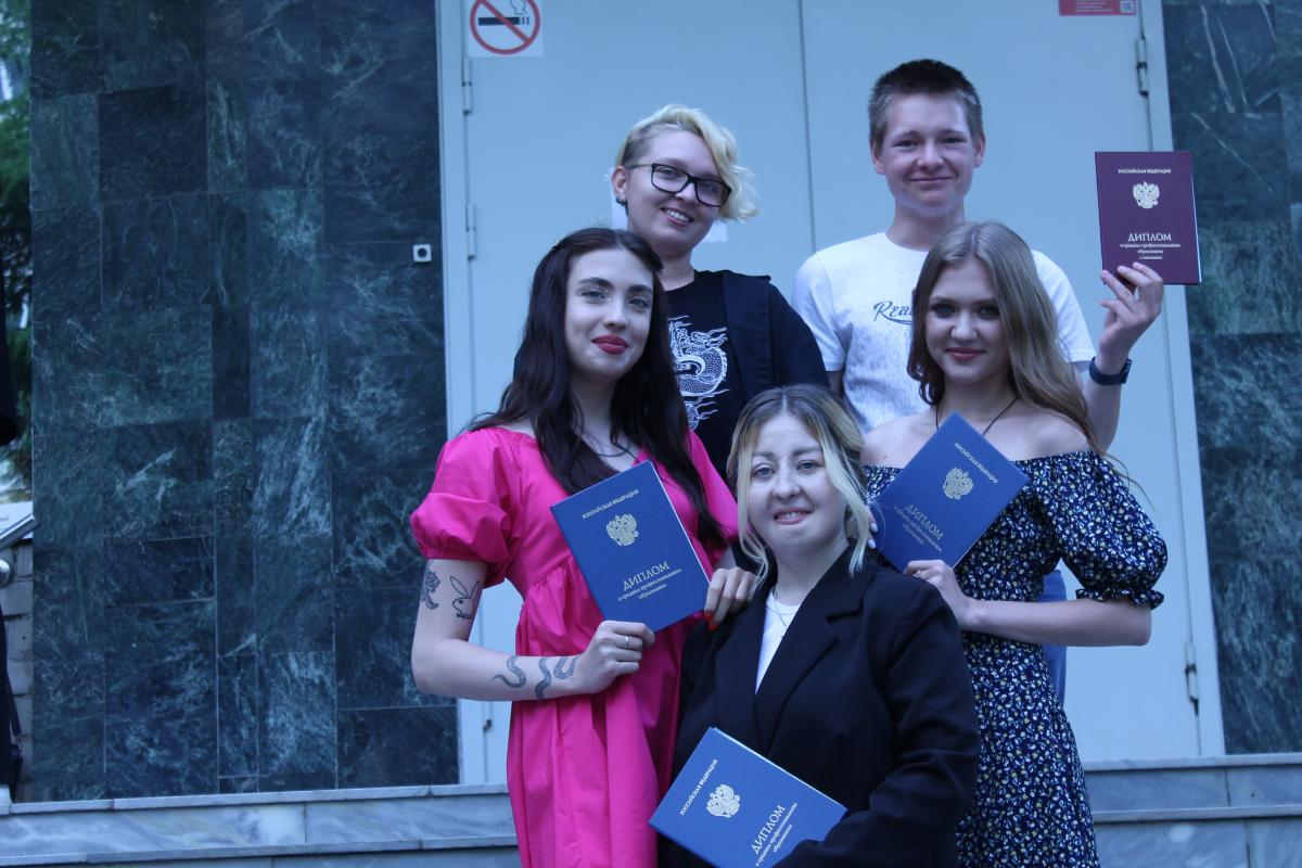 Выпускникам ФТК СГАУ торжественно вручили дипломы Фото 4