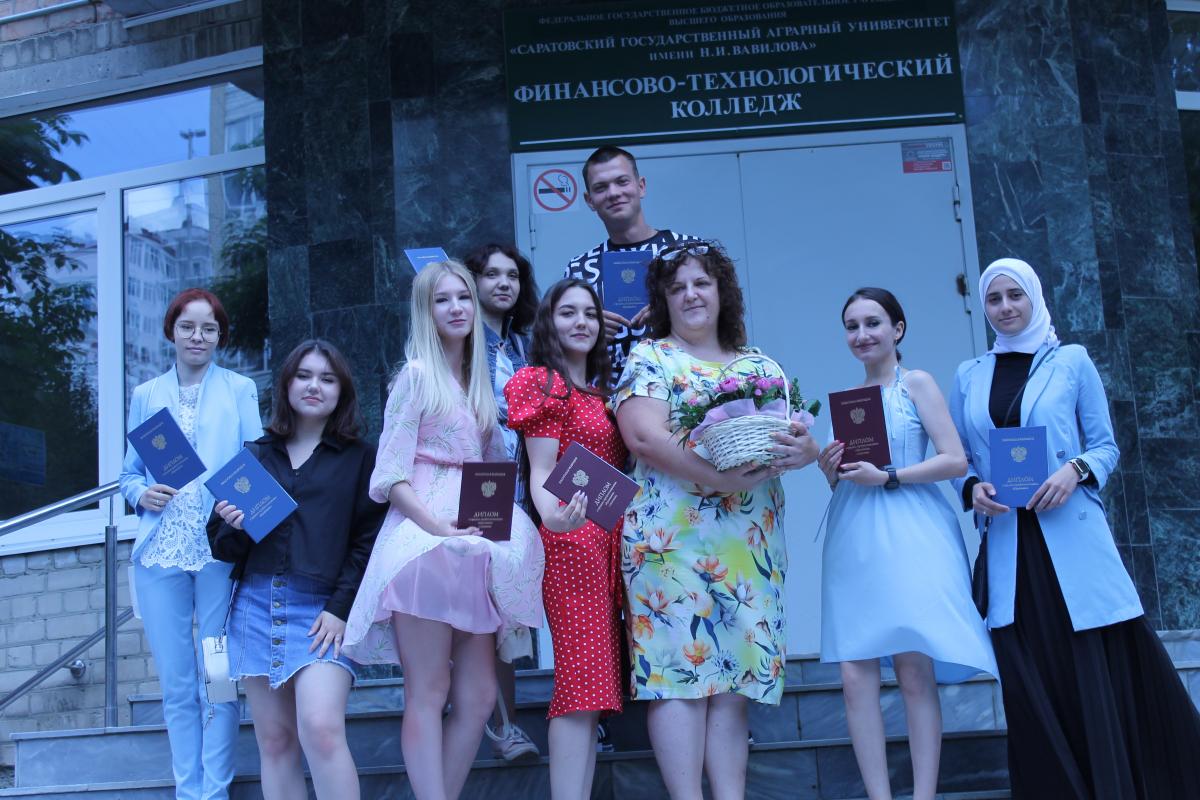 Выпускникам ФТК СГАУ торжественно вручили дипломы Фото 5